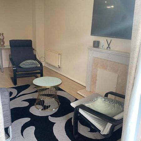 Charming 2-Bed House In London 빌라 외부 사진