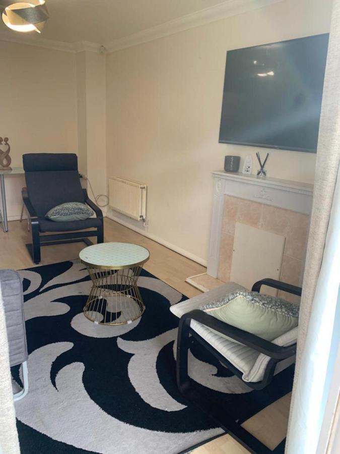 Charming 2-Bed House In London 빌라 외부 사진