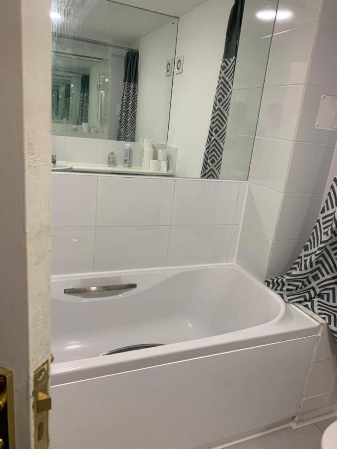 Charming 2-Bed House In London 빌라 외부 사진